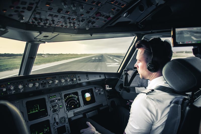 Blick aus dem Cockpit auf die Startbahn kurz vor dem Start