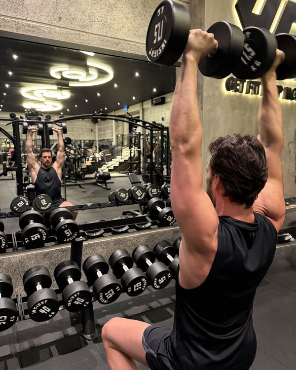 Jan-Lucas Hanke beim Training im Fitnessstudio